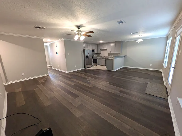 610 Craig St — Photo 3