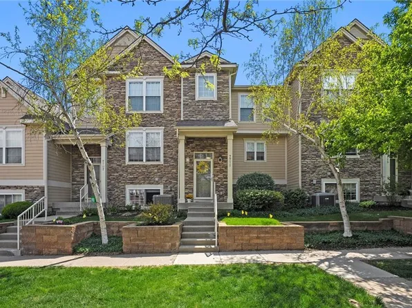 7711 W 158th Ter, Overland Park, KS 66223