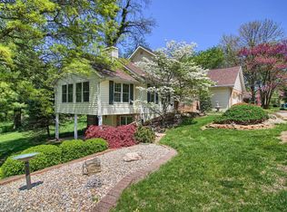 208 E Lake Dr, Edwardsville, IL 62025