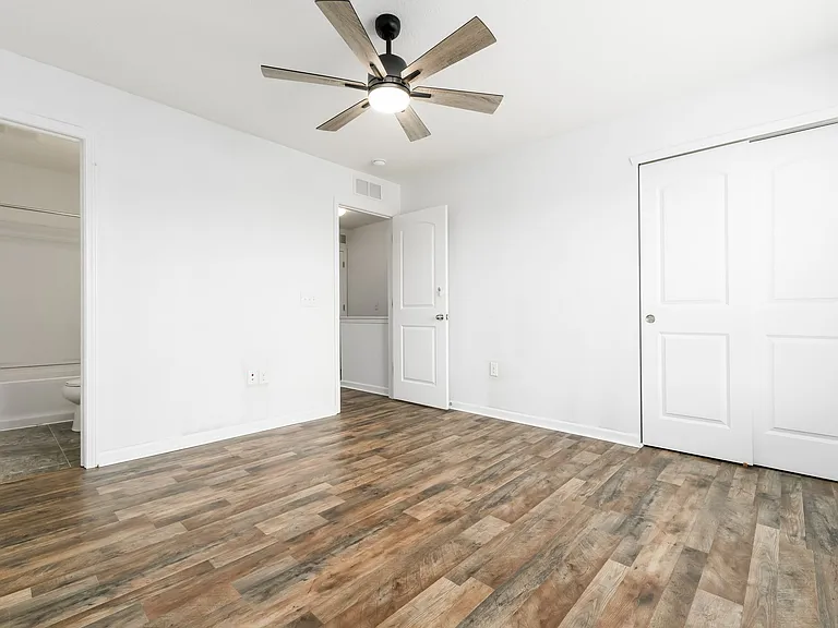 353 Laurel Creek St — Photo 32