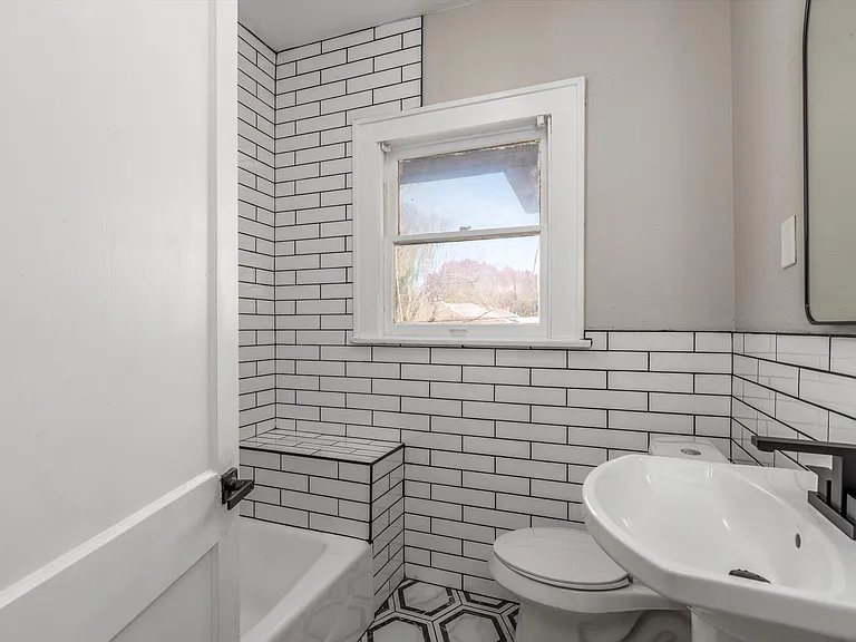 5211 Tremont St — Photo 10
