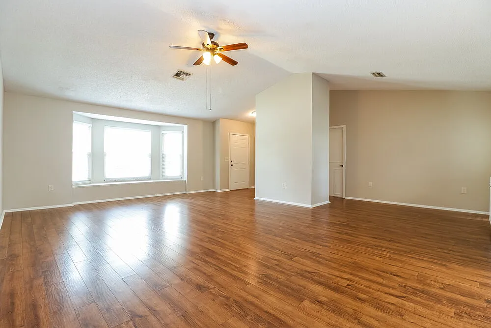 3 bed, 2.0 bath, 1510 sqft, $2,115 — Photo 3