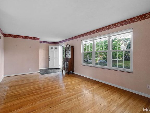 3rd image of 6361 Lansdowne Ave