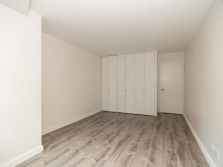 211 E Ohio St #802 — Photo 11