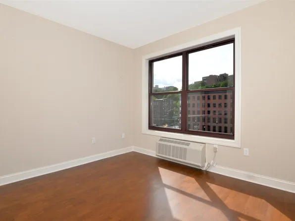 100 Marshall Street image 9 of 12