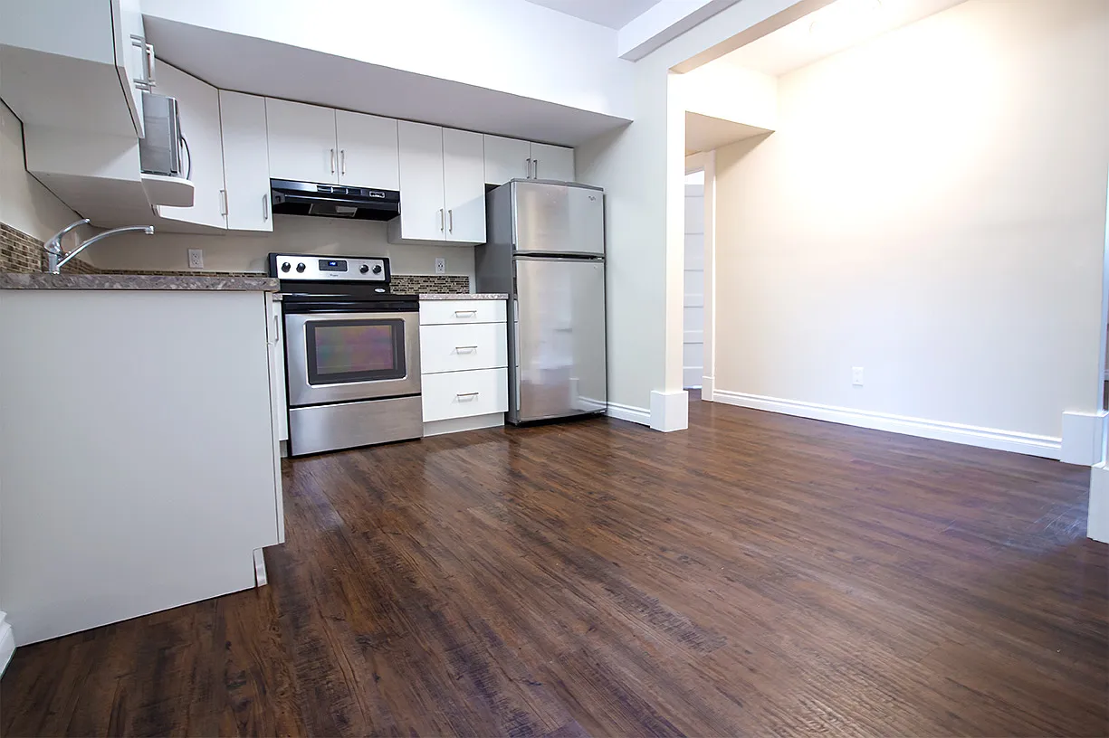 105 Clarke Street — Photo 2