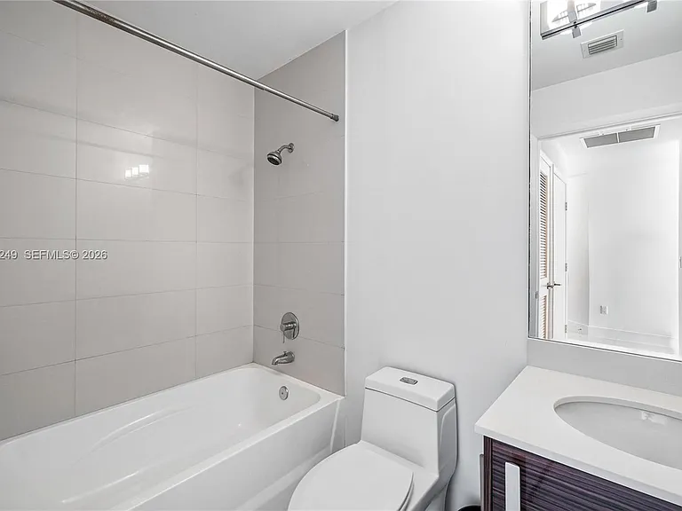 2020 N Bayshore Dr #3904 — Photo 16