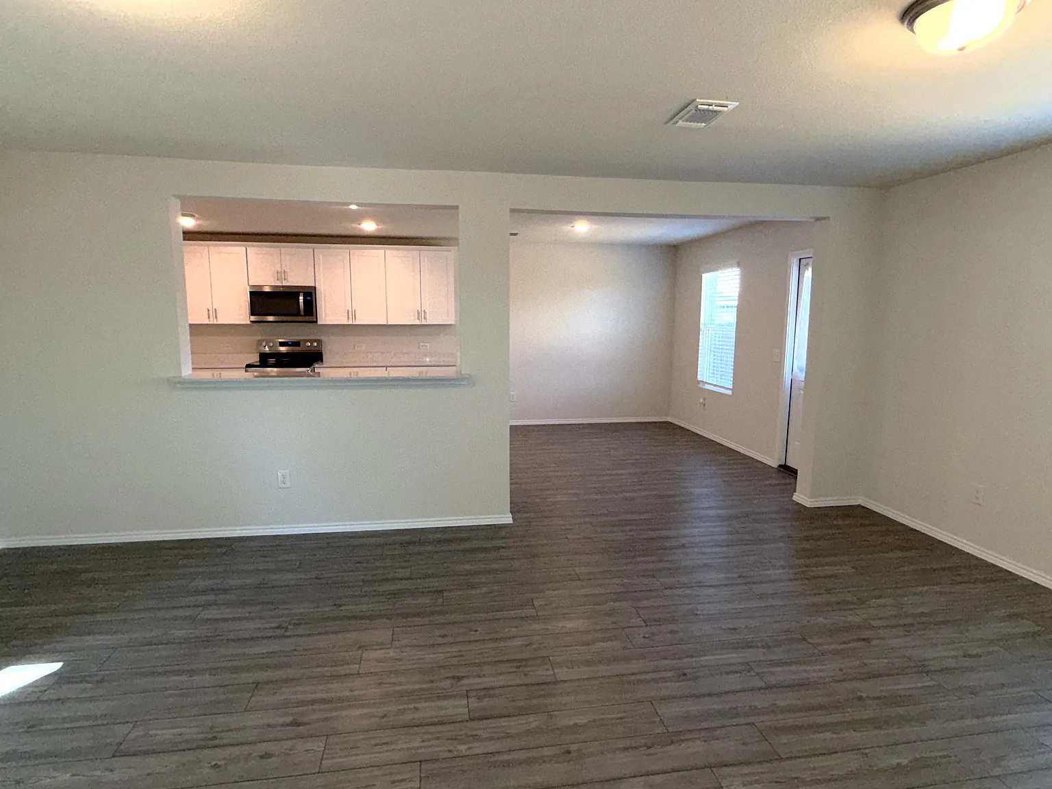 4 bed, 1824 sqft, $2,100 — Photo 4