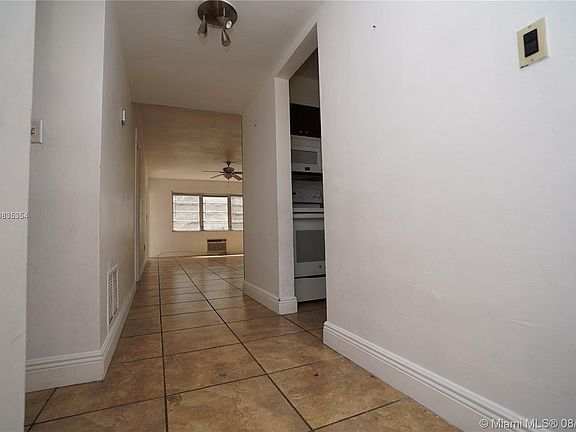 3rd image of 1550 NE 191st St APT 206