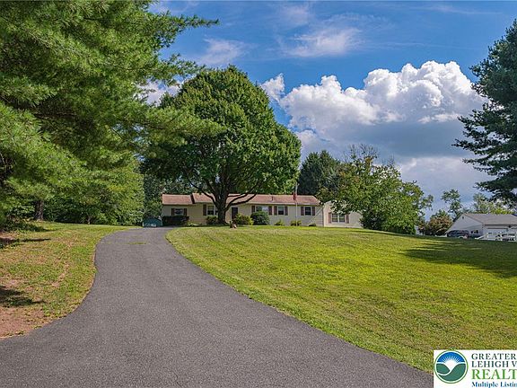 2nd image of 2034 Wind Hill Rd
