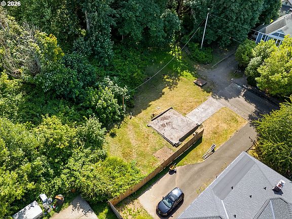 5th image of 836 33rd St