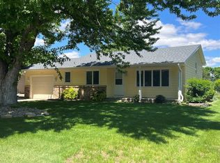 822 Glenwood Ave, Hastings, NE 68901