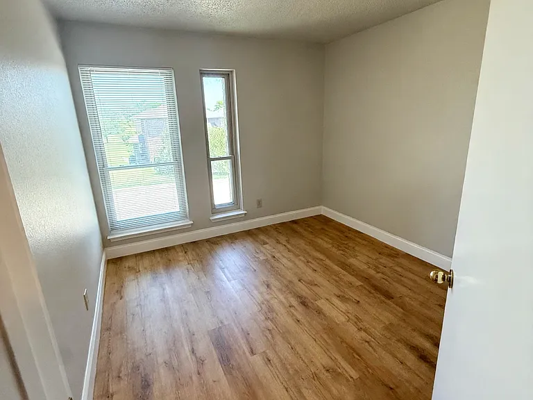 720 Crescent Dr — Photo 10