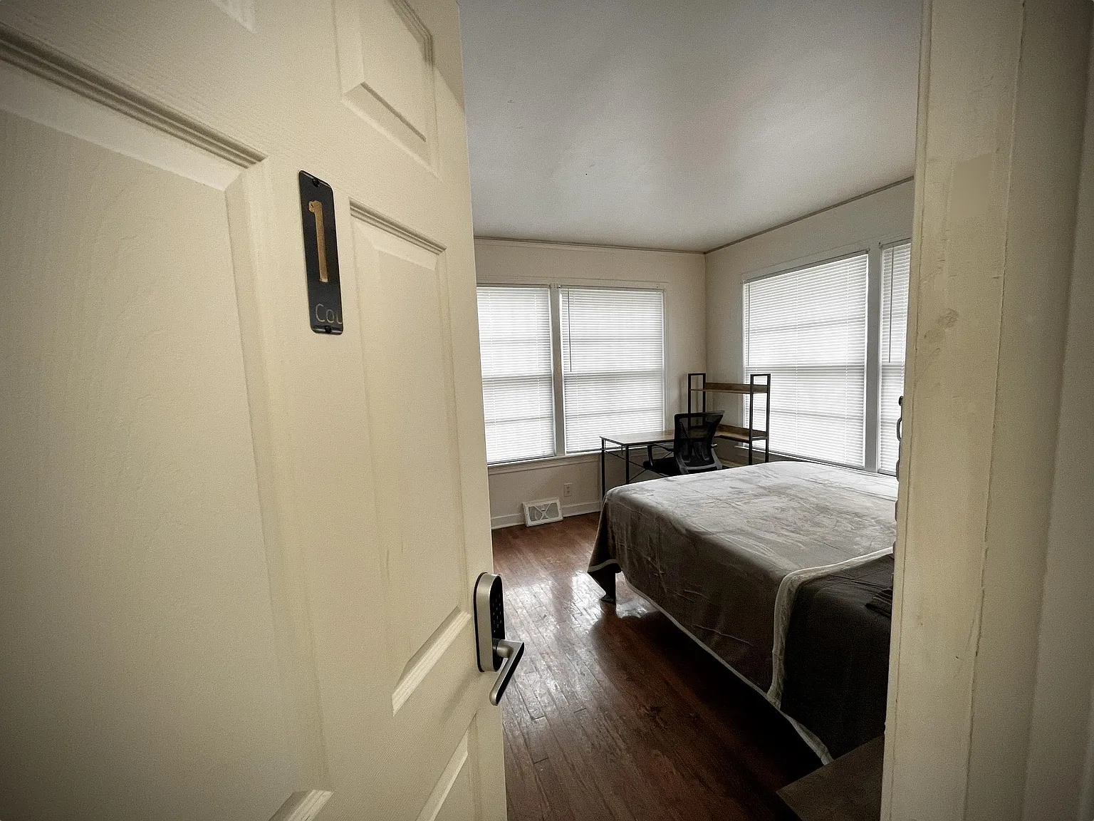 4 bed, 3.0 bath, 1700 sqft, $862 — Photo 1