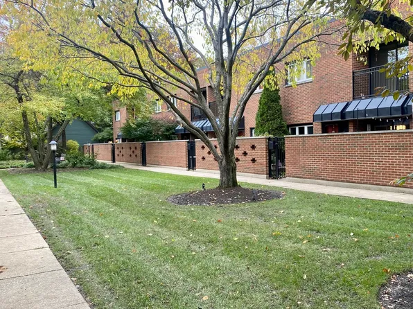 319 N Oak Park Ave APT D, Oak Park, IL 60302