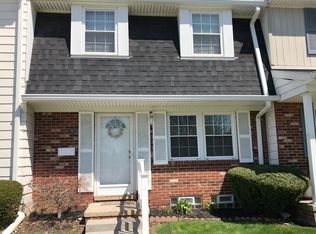 19732 Dearborn Ct, Northville, MI 48167