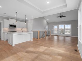 8213 Aurora St, Lenexa, KS 66220