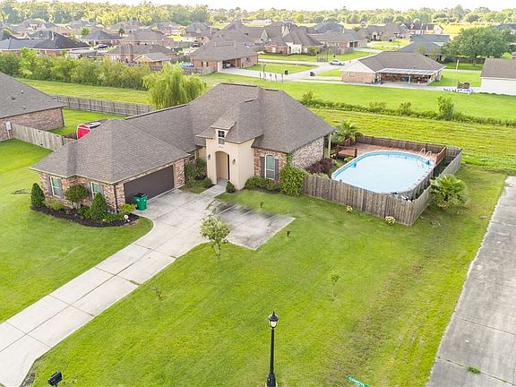 2nd image of 402 Kleinpeter Dr