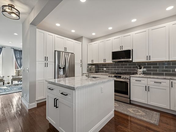 5th image of 720 N Aspen Dr