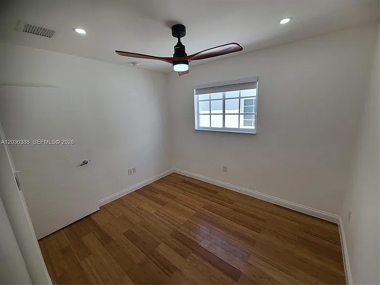 825 Michigan Ave #3 — Photo 37