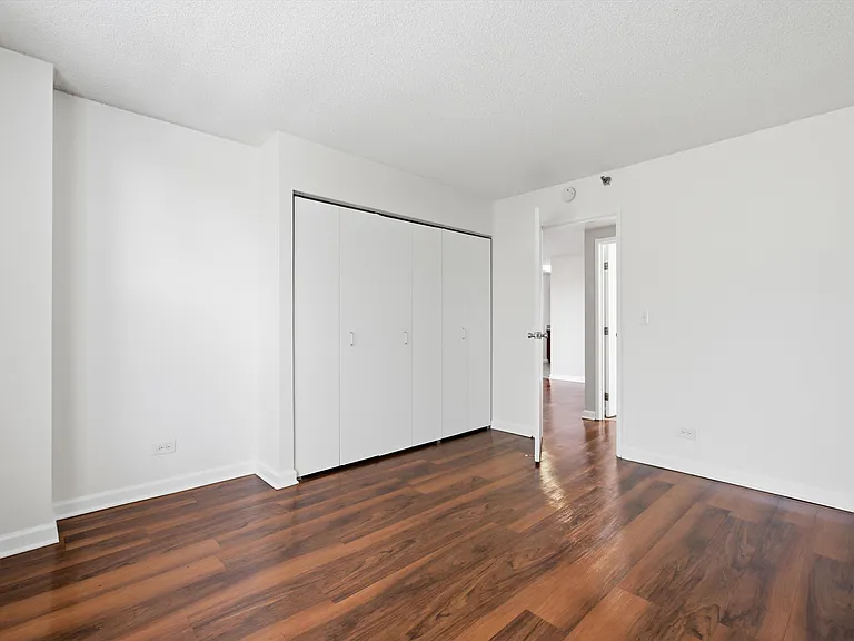 Evanston Place — Photo 42