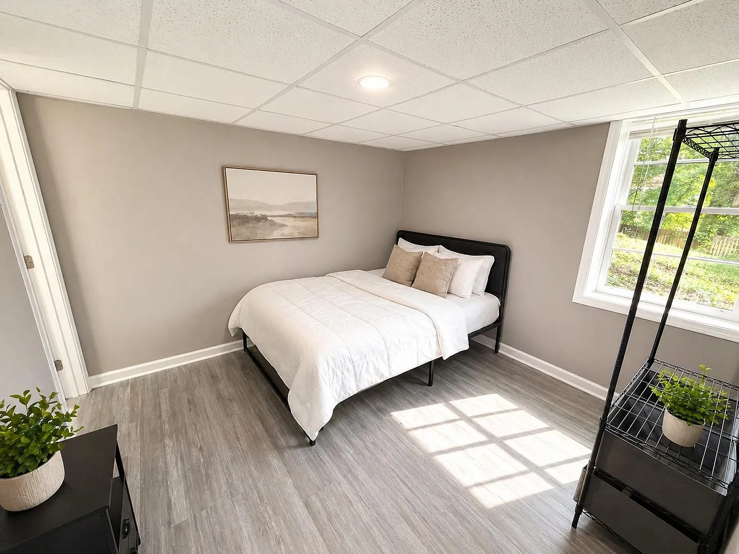 4 bed, 4.0 bath, 2200 sqft, $1,001 — Photo 1