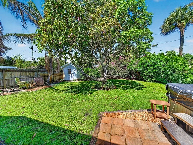 262 SE Monterey Ave — Photo 17