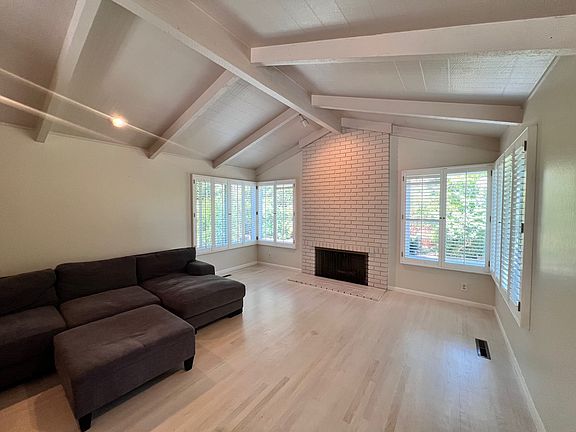 4th image of 2202 Constitution Dr