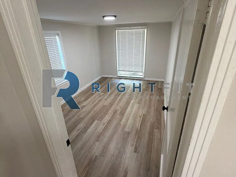 809 Macarthur Ave — Photo 2