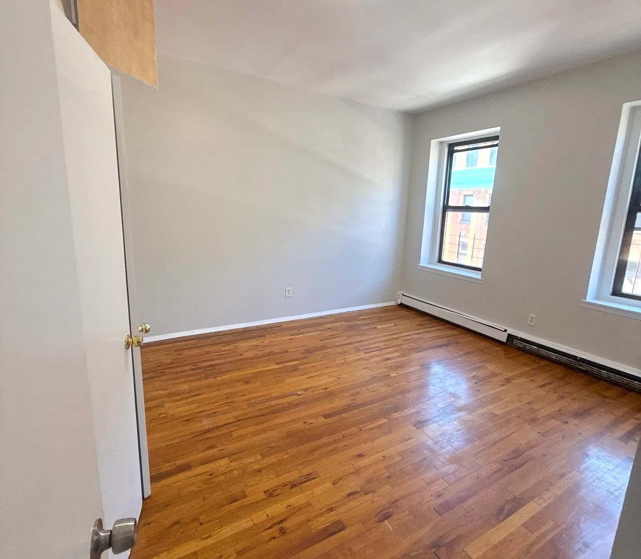 2 bed, 1000 sqft, $2,300 — Photo 2