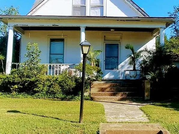 445 Court St, Victoria, VA 23974