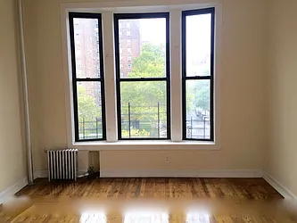 Rented by Weissman Realty