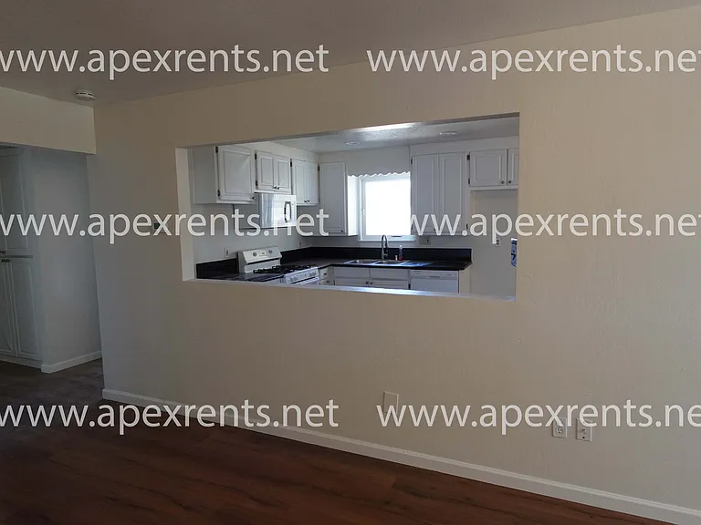5315 Valparaiso Cir — Photo 2