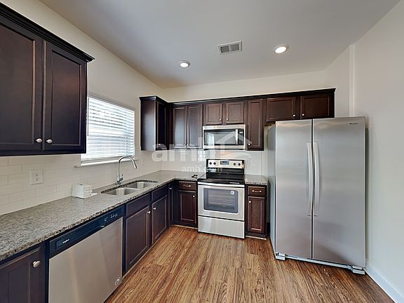 3rd image of 8142 Willowbank Way