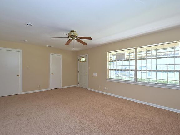 5th image of 3007 Tanglebriar Dr