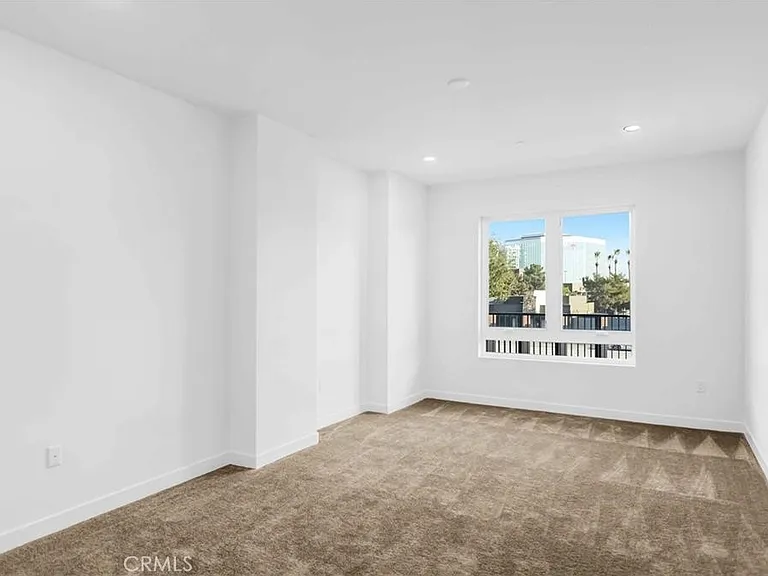 4207 Rivington — Photo 10