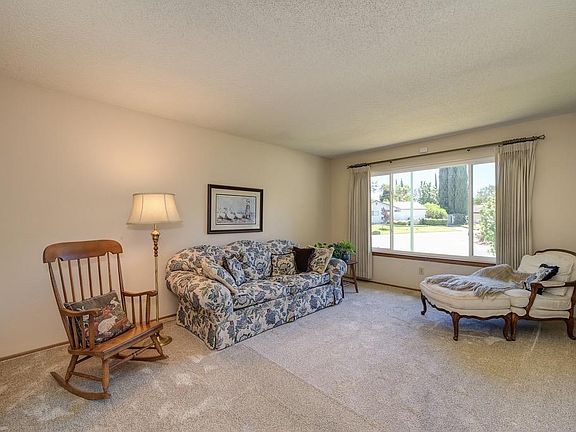2nd image of 141 Waterglen Cir