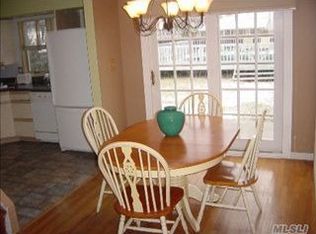 12 Mill Rd, Farmingdale, NY 11735