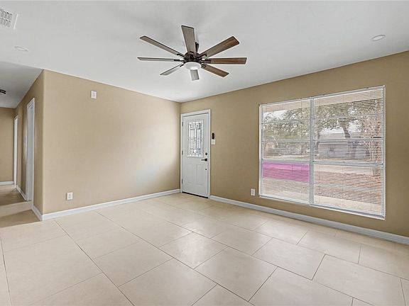 4th image of 302 Palm Tree Dr