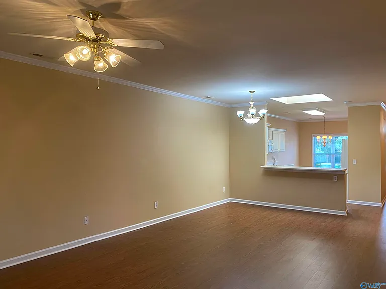 153 Canterbury Dr — Photo 5