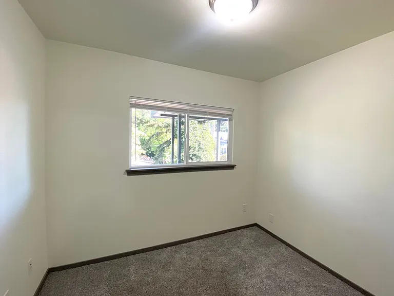 Clover Creek Apartments — Photo 6