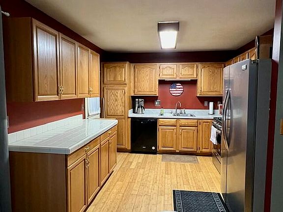 4th image of 1048 Robinhood Ln