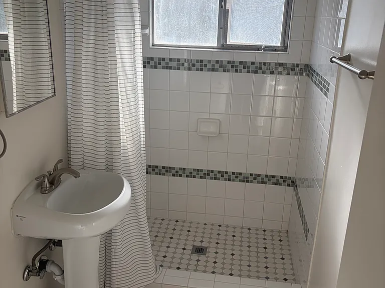 7033 Boulevard Dr #10 — Photo 16