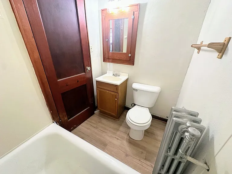 822 Pine St — Photo 12