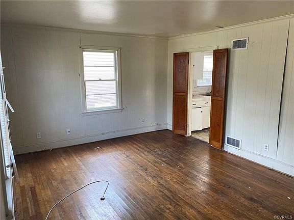 4th image of 224 W Kalmia Ave