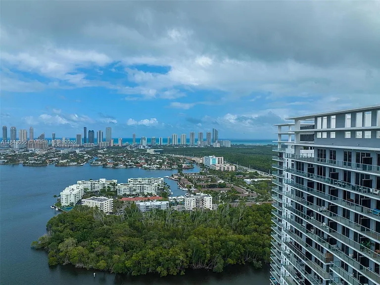 16385 Biscayne Blvd #4 — Photo 14