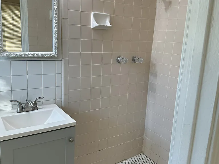 5520 Greenlee St — Photo 2
