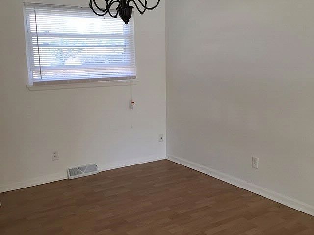 2nd image of 207 Sharon Ln
