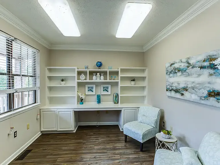 Georgetown Oaks Apartments — Photo 17