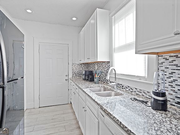 3rd image of 1789 Taylor Ave
